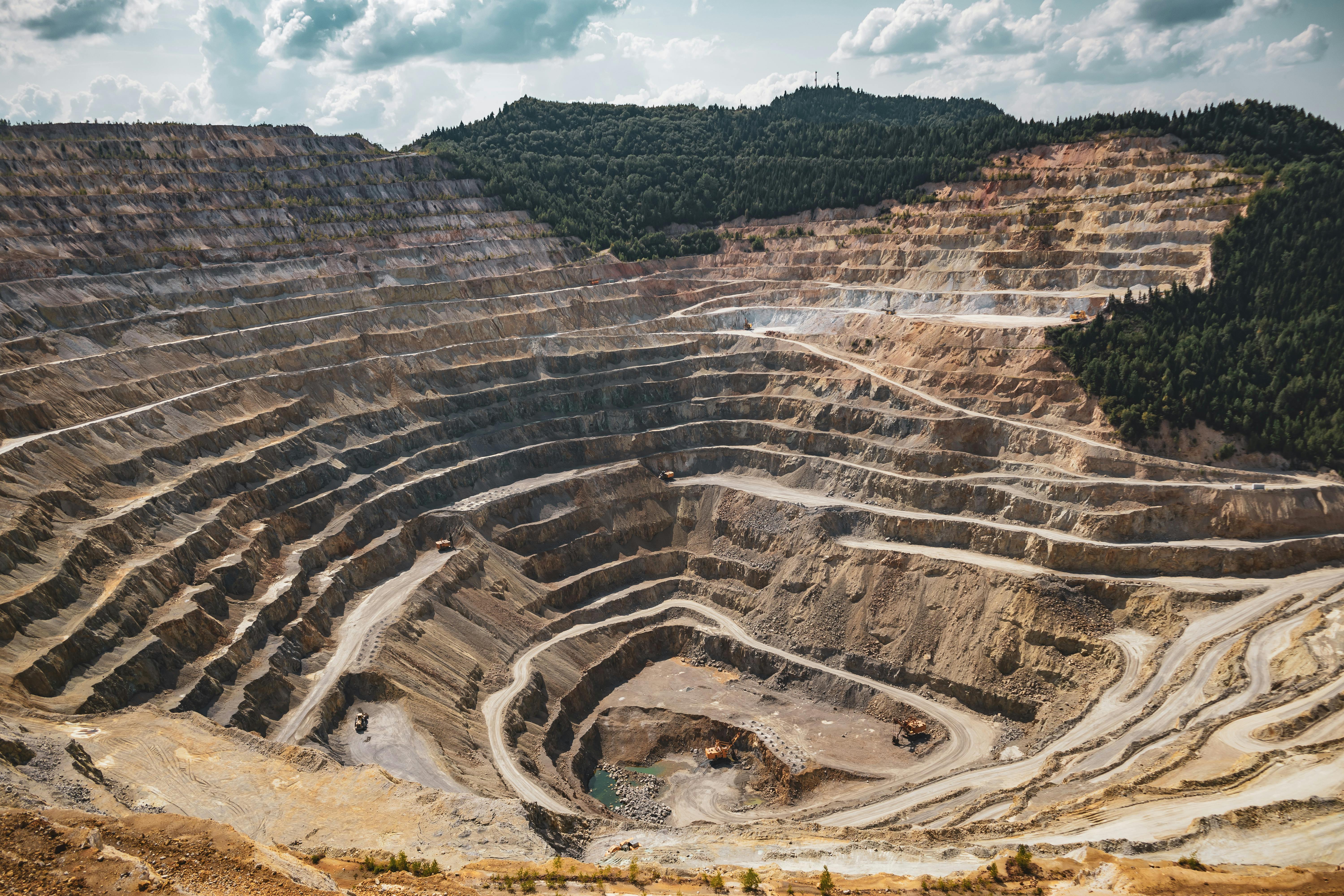 Opencast blasting for mining and excavation projects
